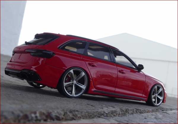 1:18 Audi RS4 Avant (B9) RED EDITION